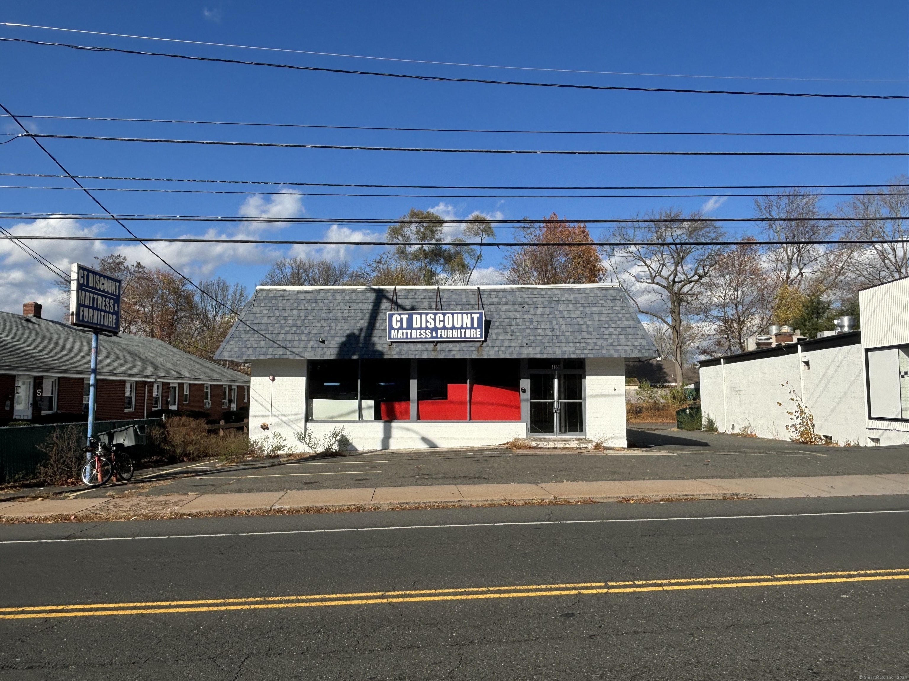 4650 SQ FT RETAIL SPACE WITH BASIC INFRASTRUCTURE IN PLACE. BUSINESS OPPORTUNITY AWAITS. TENANT BUILD OUT POSSIBLE WITH BLANK CANVAS TO WORK WITH. LOADING DOC FOR POSSIBLE INDUSTRIAL OPPORTUNITY. ADDITIONAL 4650 IN BASEMENT. PARKING ON SITE.