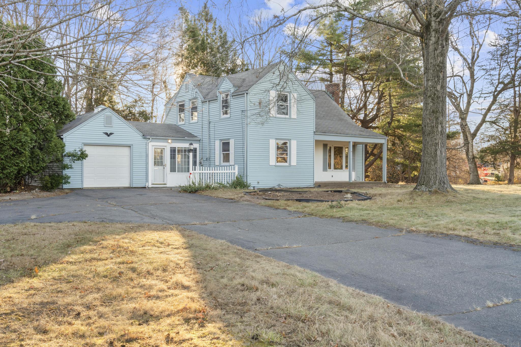 Welcome to this spacious 2, 000 sqft single-family home located in a highly desirable neighborhood. Boasting 3 generously sized bedrooms and 2.5 baths, this property provides an excellent foundation for your dream home. With a little TLC, this residence can be transformed into the perfect space for you and your family. The large rooms and open layout provide plenty of potential for customization, while the desirable location ensures long-term value. Whether you're looking for a home to make your own or an investment opportunity, this property has the bones to be something special. The expansive backyard and ample living areas provides endless possibilities for personalization. Please ask agent for possible Upgrades and Renovation options before closing.