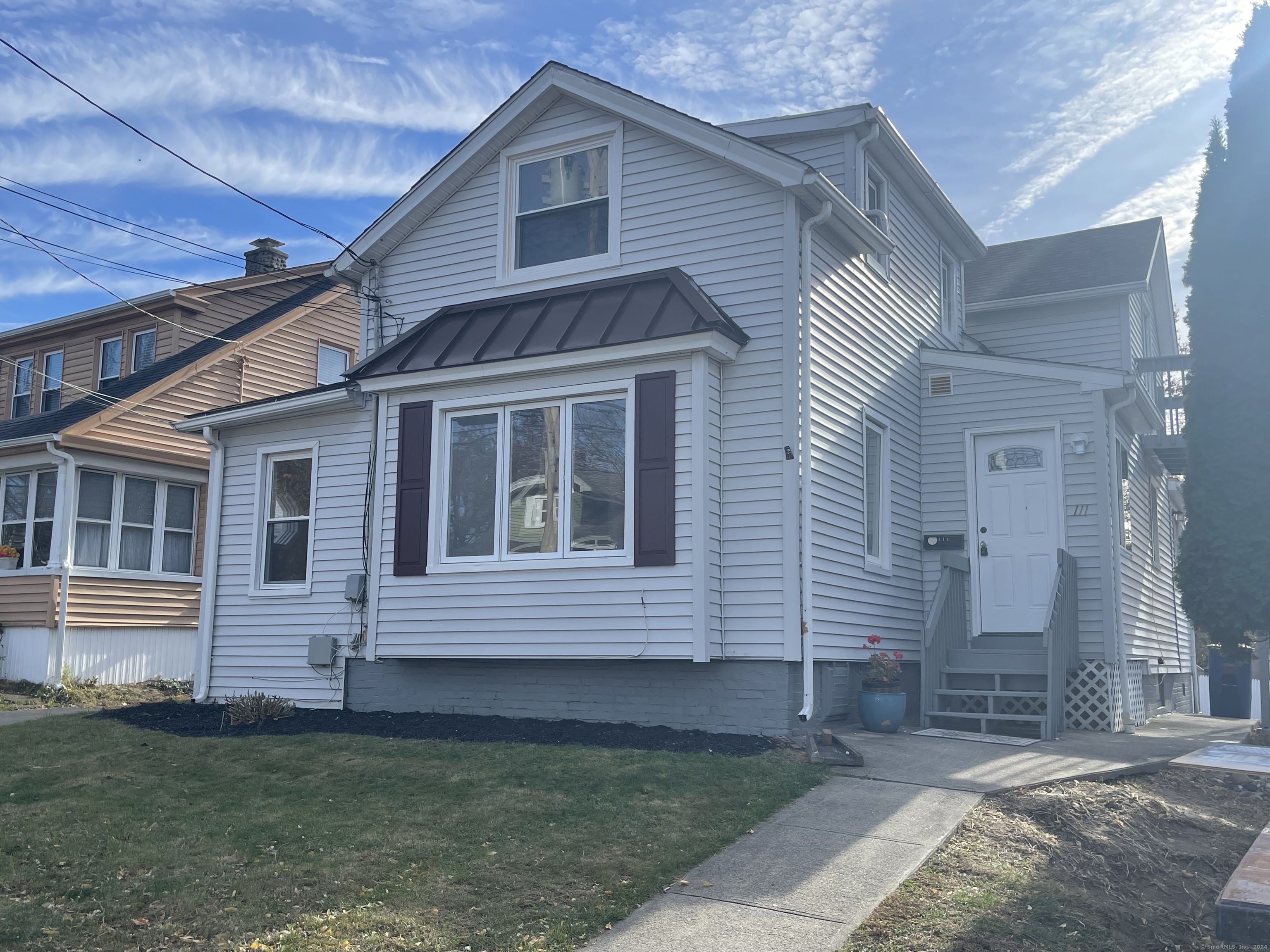 Totally renovated, distant sunset water views from the 2nd floor balcony. Bonus room on the 1st floor that can be used as a small bedroom or nursery. Great neighborhood for walking the dog, short walk to Fort Hale Park and walking distance to Morris Cove beach front. 24 hour notice please.