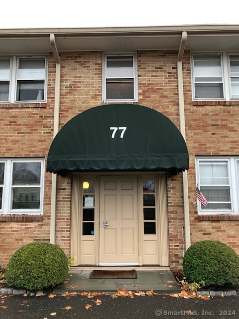 Completely renovated first floor one bedroom in a well run building. New cabinets, appliances, flooring, and paint throughout. Washer/dryer in the basement. Plenty of off street parking. This great East Norwalk neighborhood with nearby restaurants is also a short walk to Metro North Railroad. No pets are allowed.