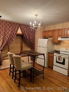 MOVE RIGHT INTO THIS FULLY FURNISHED TOWNHOUSE STYLE APARTMENT- CONVENIENT TO TOWN , SCHOOLS AND SHOPPING- COMMUTER BUS