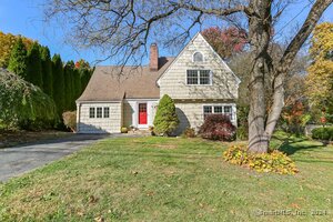 9 Woodcrest Avenue