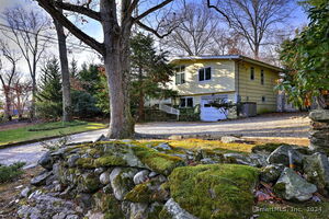 17B Long Lots Road