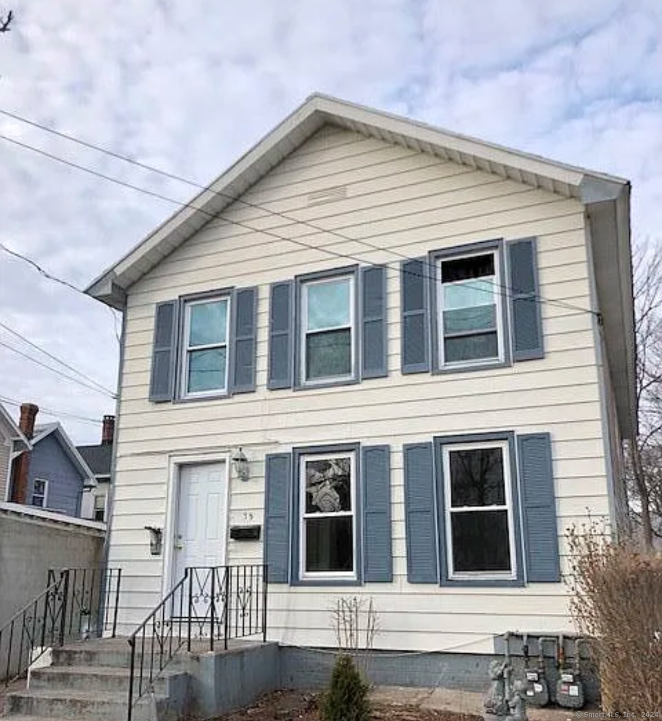 Are you looking for a great investment? Here's an amazing opportunity to own this two-family home, with each unit offering 3 bedrooms. which are nicely sized- The property also features a new roof. Imagine the possibilities! Don't miss out on this chance to own a wonderful piece of real estate!