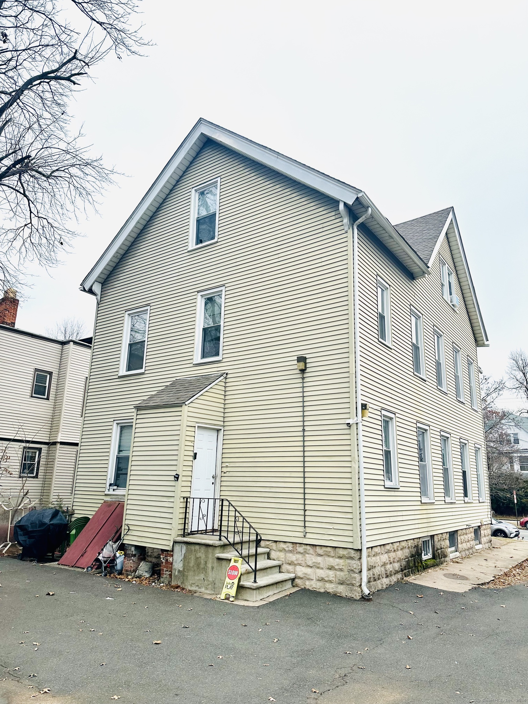 432 Dixwell, New Haven, Connecticut 06511