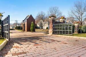 77 Havemeyer Lane, Unit 23