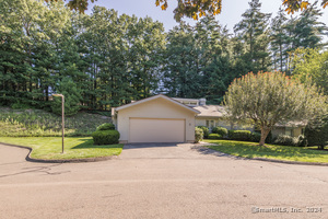 Homes for sale in Avon, CT | 2 Bramble Bush #2, Avon, CT 06001 | MLS# 24065762