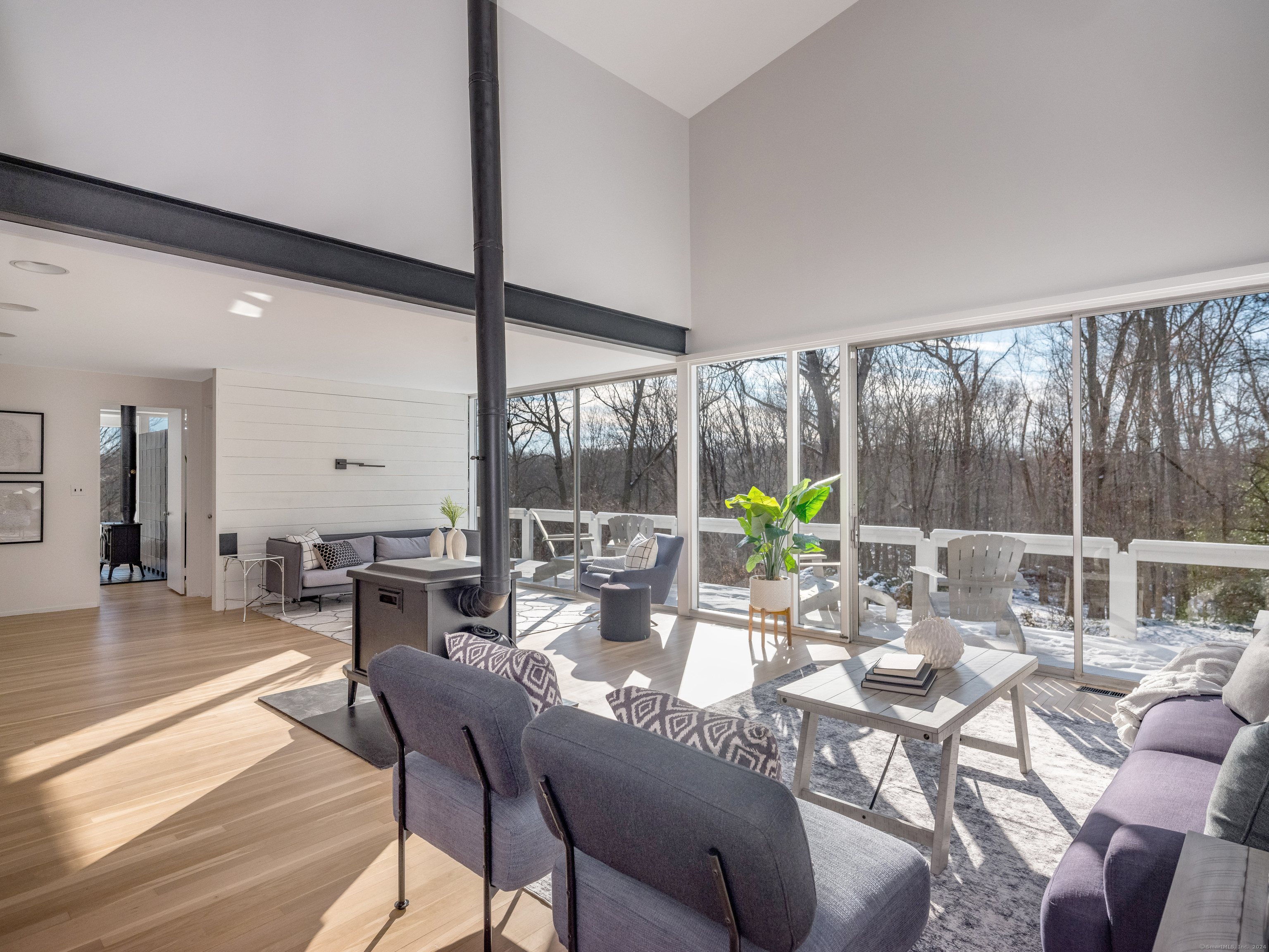 98 Hunting Ridge, Greenwich, Connecticut 06831