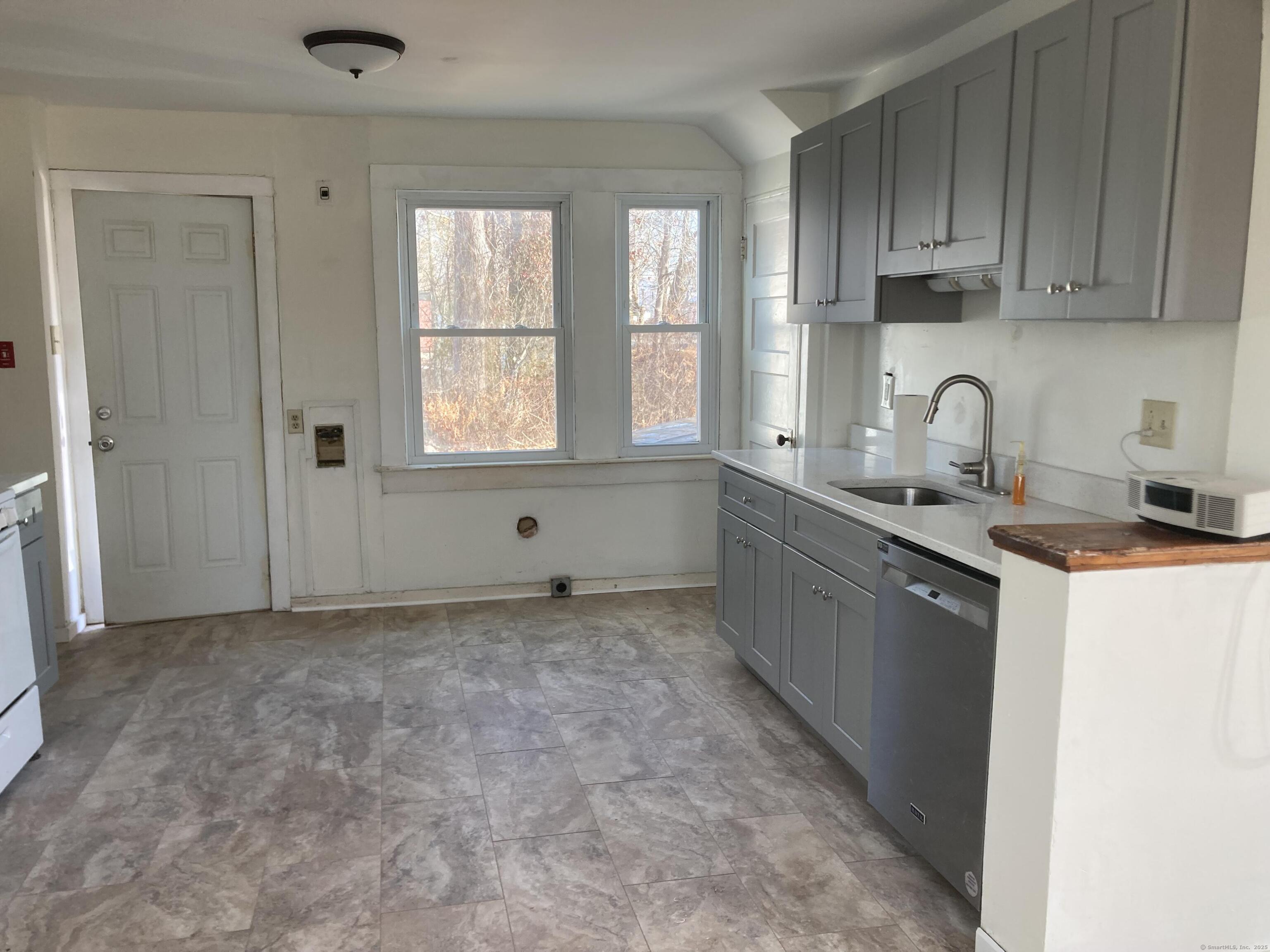 162 Welchs Point, Milford, Connecticut 06460