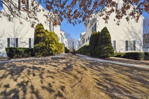 38 Stuart Avenue, Unit APT B