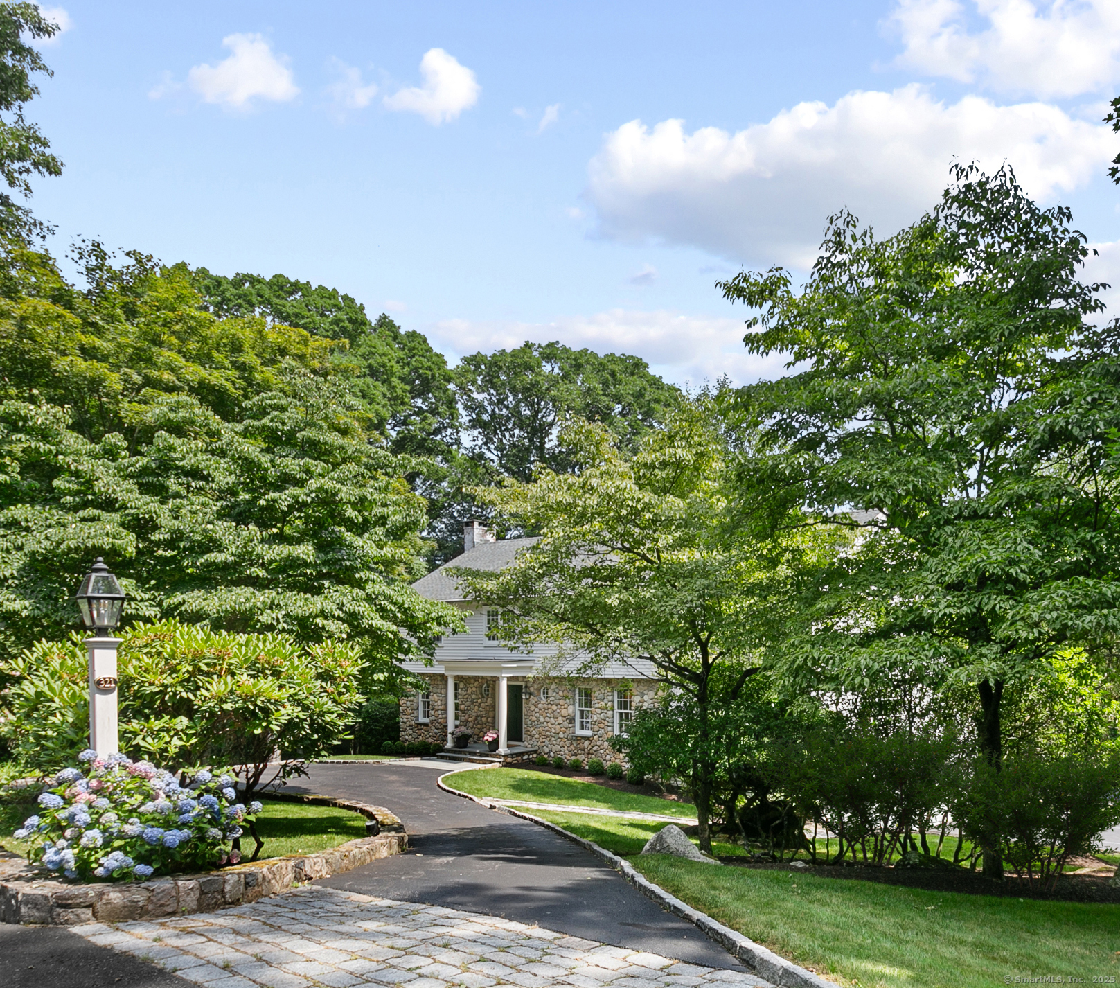 321 Frogtown, New Canaan, Connecticut 06840