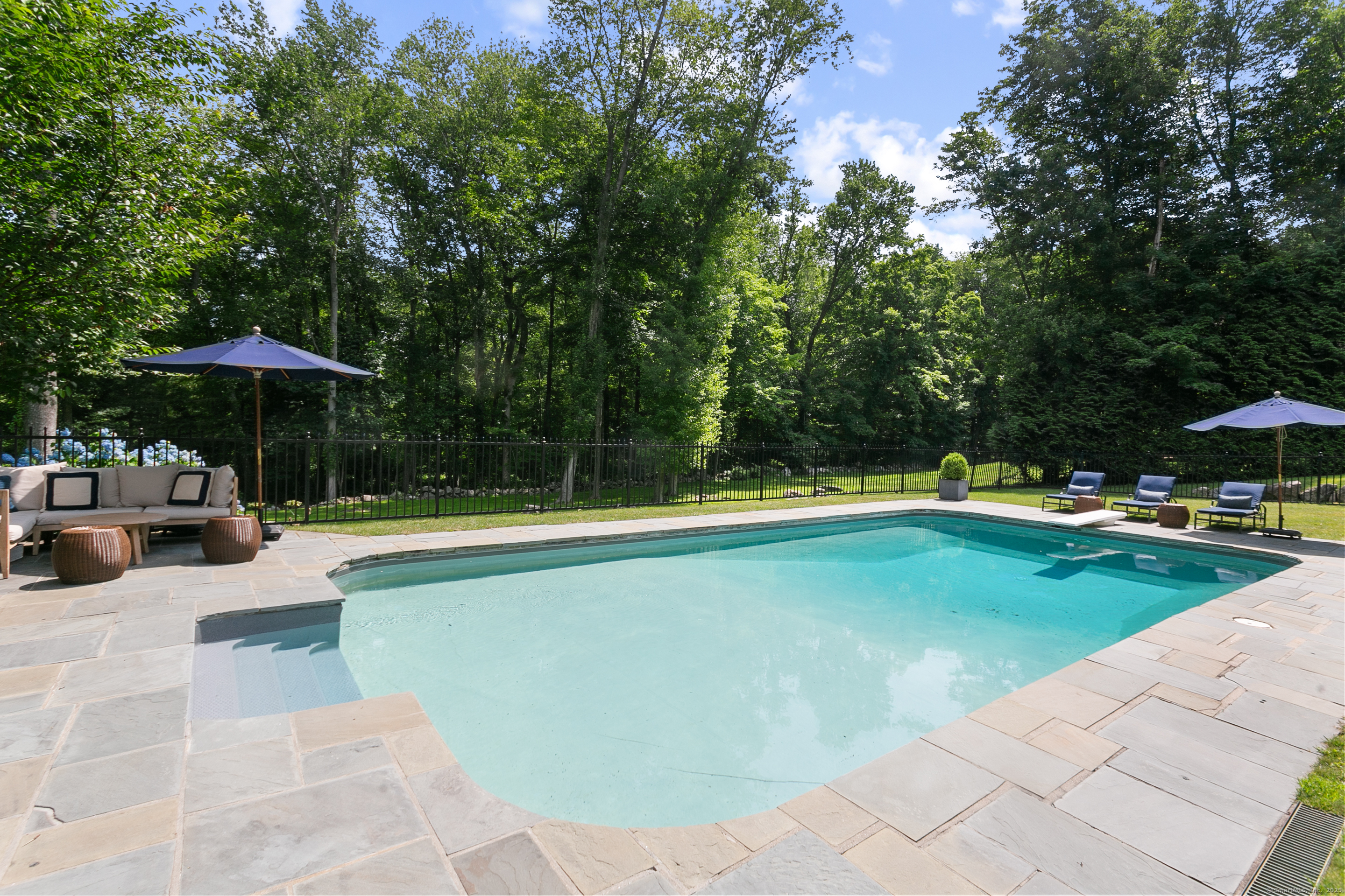 321 Frogtown, New Canaan, Connecticut 06840