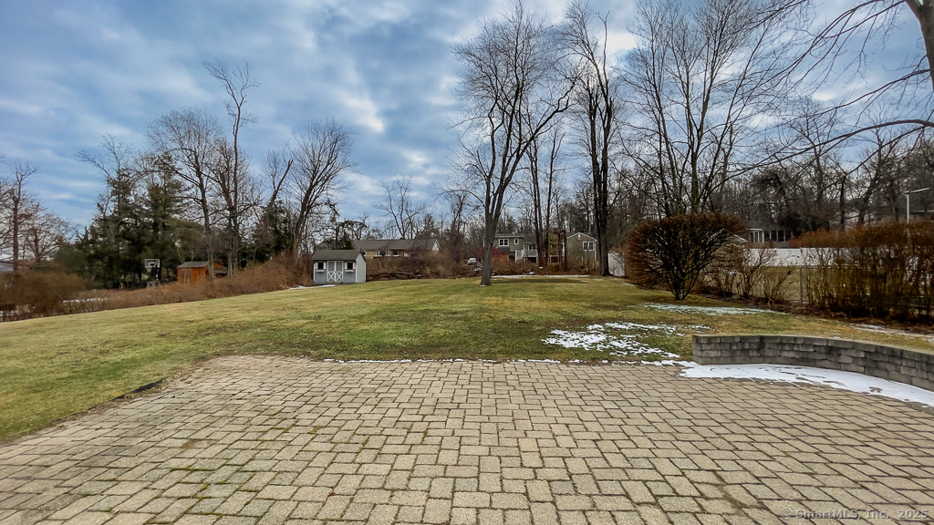 17 Woodview, Brookfield, Connecticut 06804