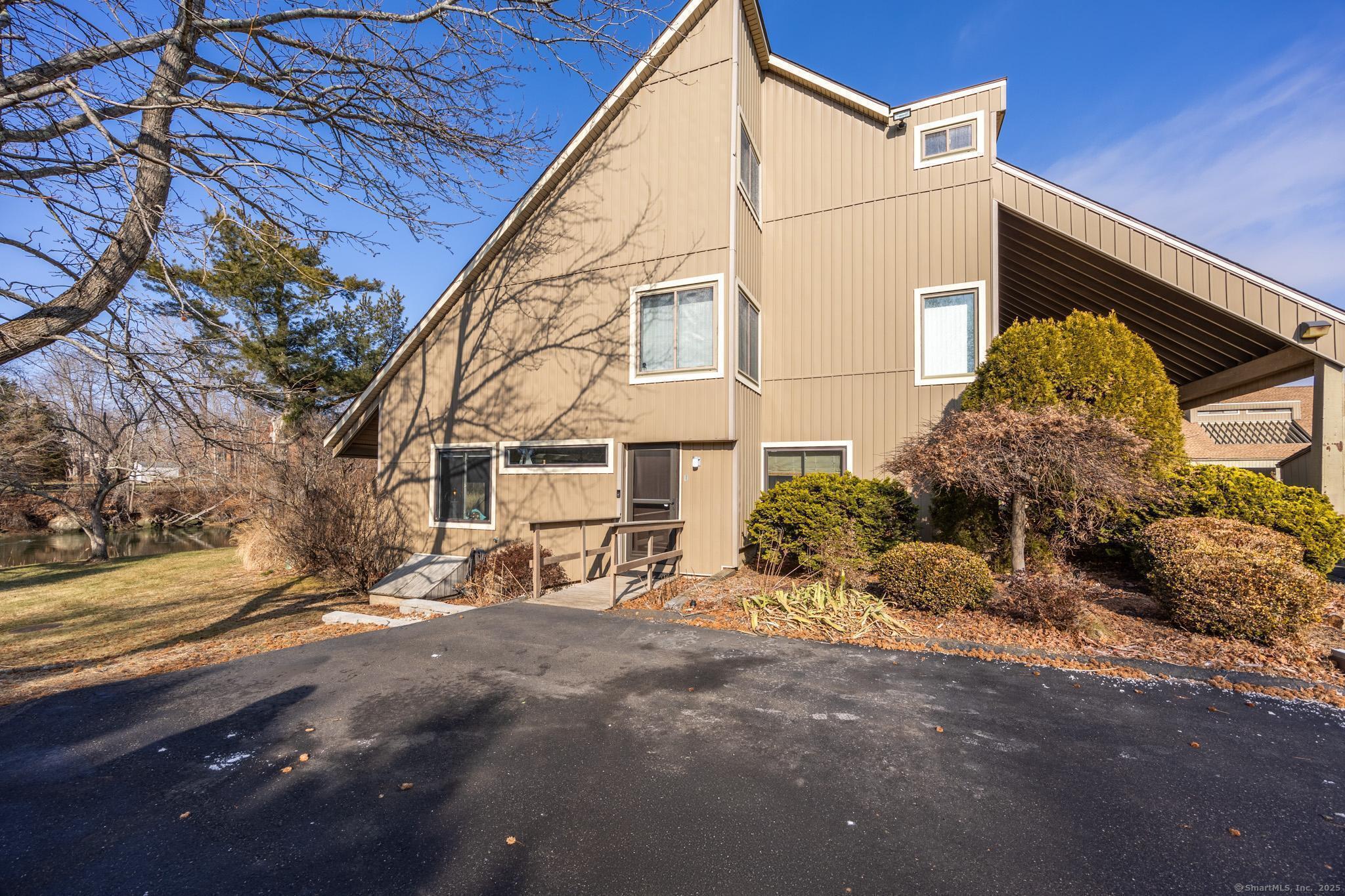 16 Pine Orchard, Branford, Connecticut 06405