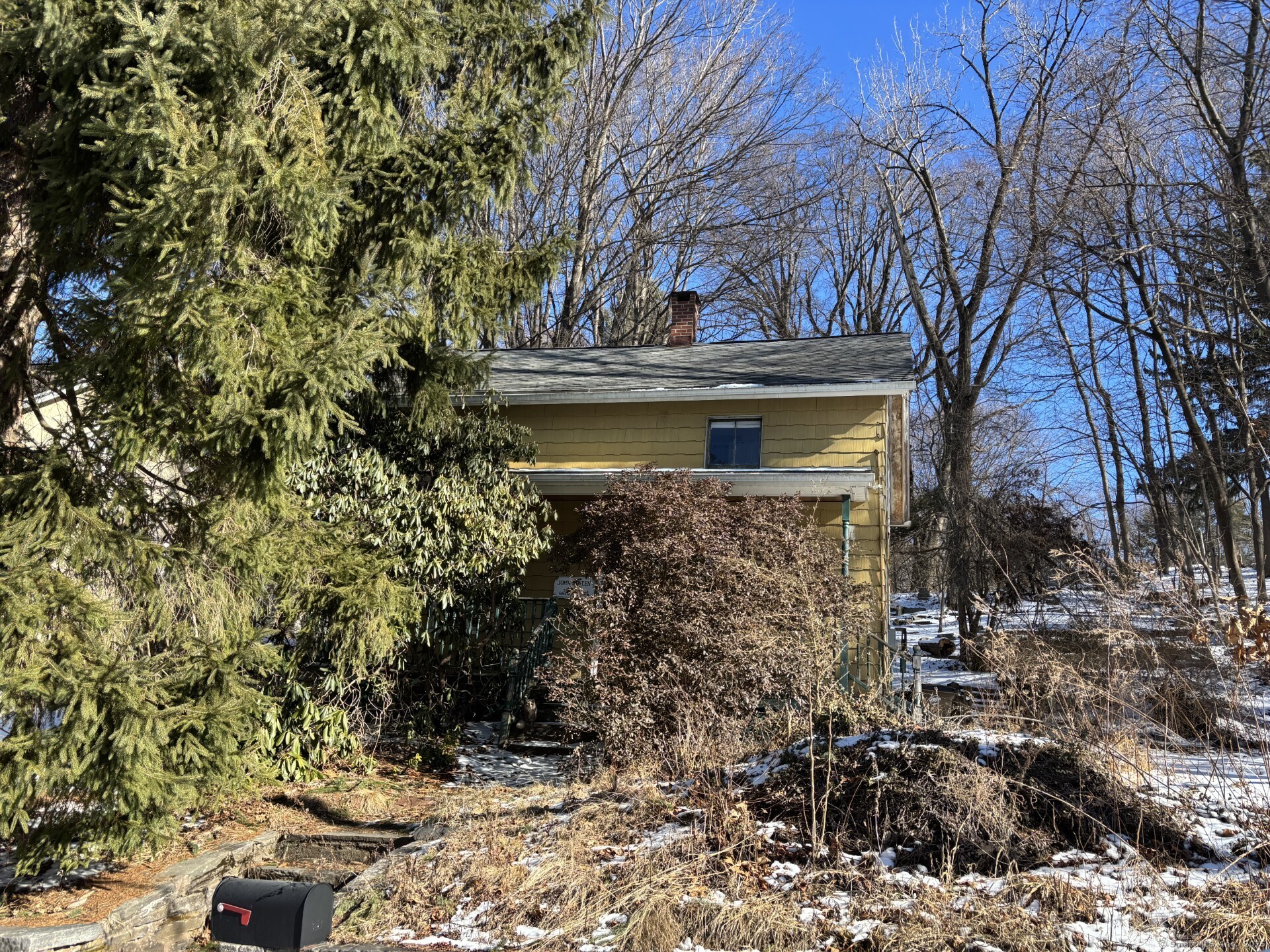 CALLING ALL INVESTORS. CHARMING OLDER STYLE COLONIAL WITH 4 BEDROOMS, 1 FULL BATH. SOME WINDOWS WERE REPLACED, UPDATED ELECTRICAL AND GAS FURNACE, CITY WATER AND CITY SEWER.