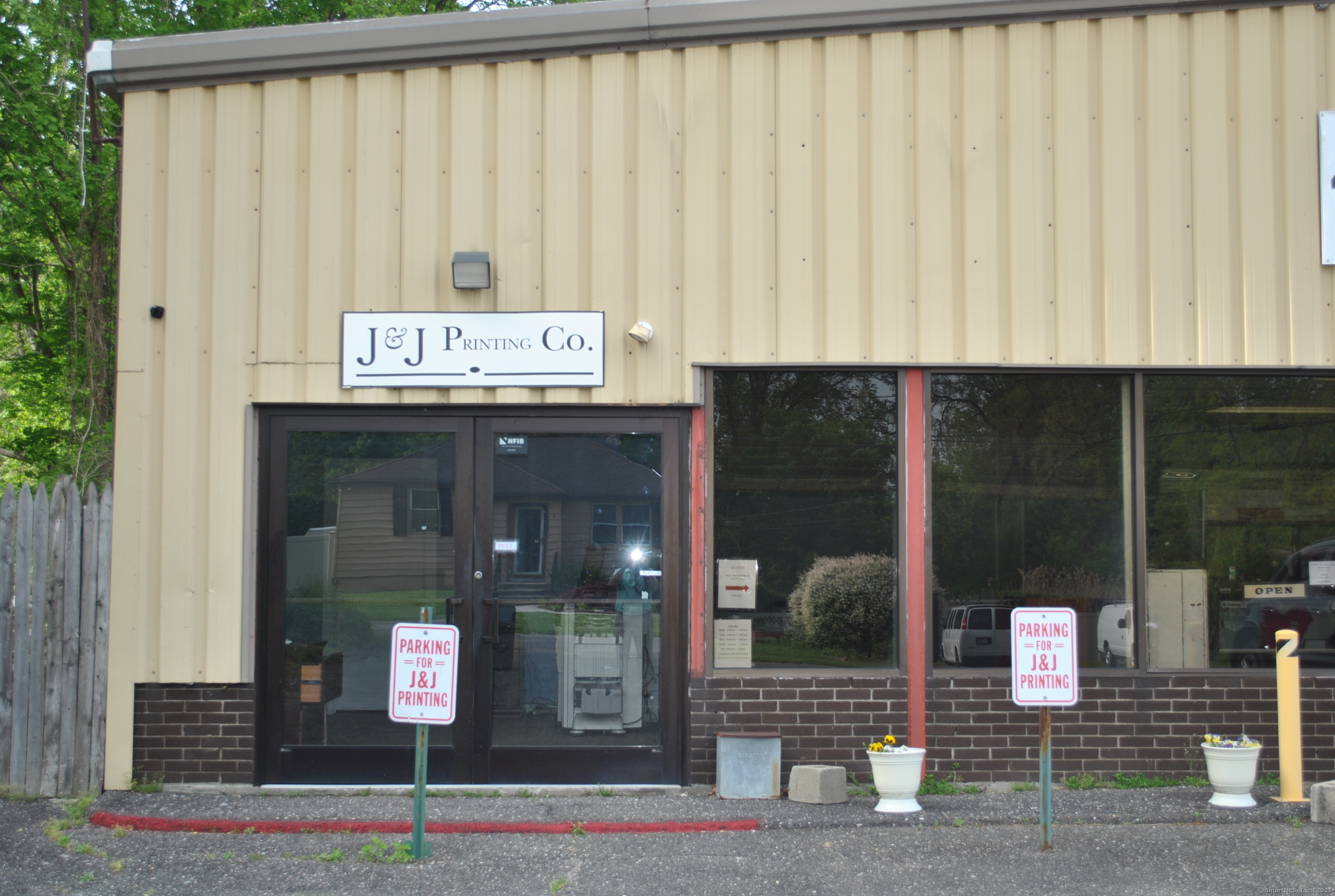 Office or storage area behind Sunoco on Route 202 in the front of Murphy's Tire Shop. Climate controlled. Double doors to store a car if desired.