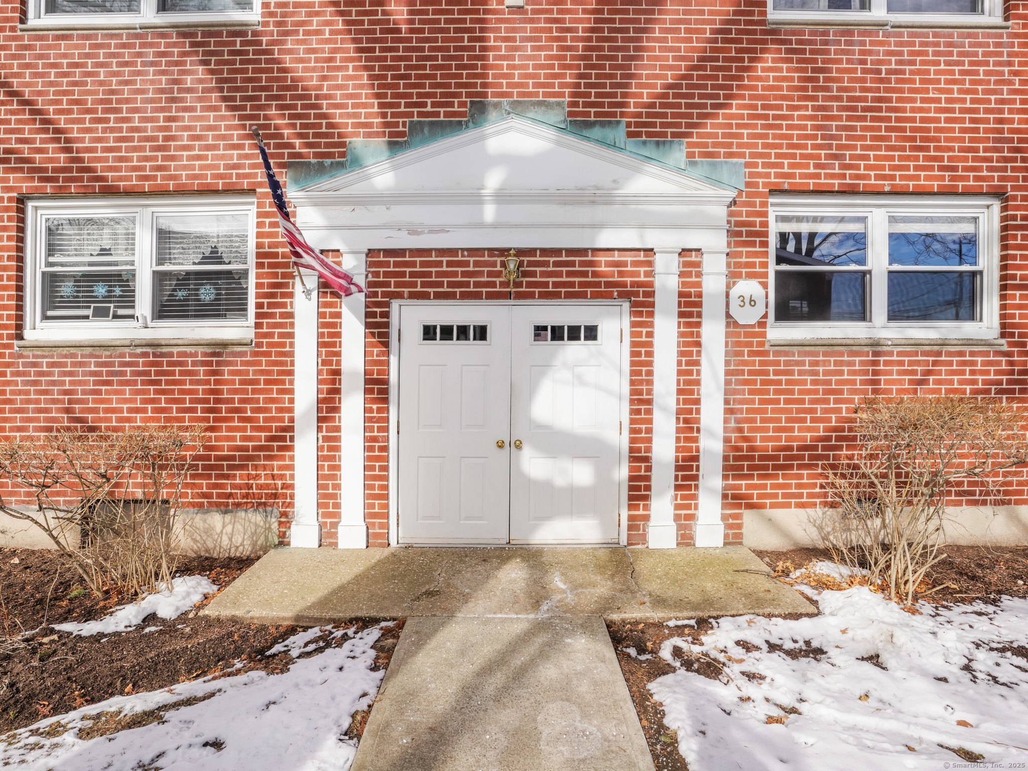 Welcome home to this bright and airy one bedroom, one bathroom second floor unit in the desirable cooperative Courtland Green, located on the Stamford/Darien line. Perfectly situated just minutes from I-95, trains, shopping, restaurants and the beautiful Cove Beach. The open concept living and dining area are perfect for entertaining guests. There is new flooring in the kitchen and bathroom as well as the whole unit is freshly painted. The full bathroom has a shower/tub combination. The natural light pours in enhancing the home's warm and inviting atmosphere. There is a spacious bedroom. Additional amenities include access to coin-operated laundry and storage space on the lower level, and convenient assigned parking. Enjoy heat, hot water, taxes and ground maintenance all included in the HOA fee. Owner is only responsible for the costs of gas cooking, electricity and cable/internet. This move in ready unit is a rare find, blending lifestyle and location. Don't miss this chance to make it yours.