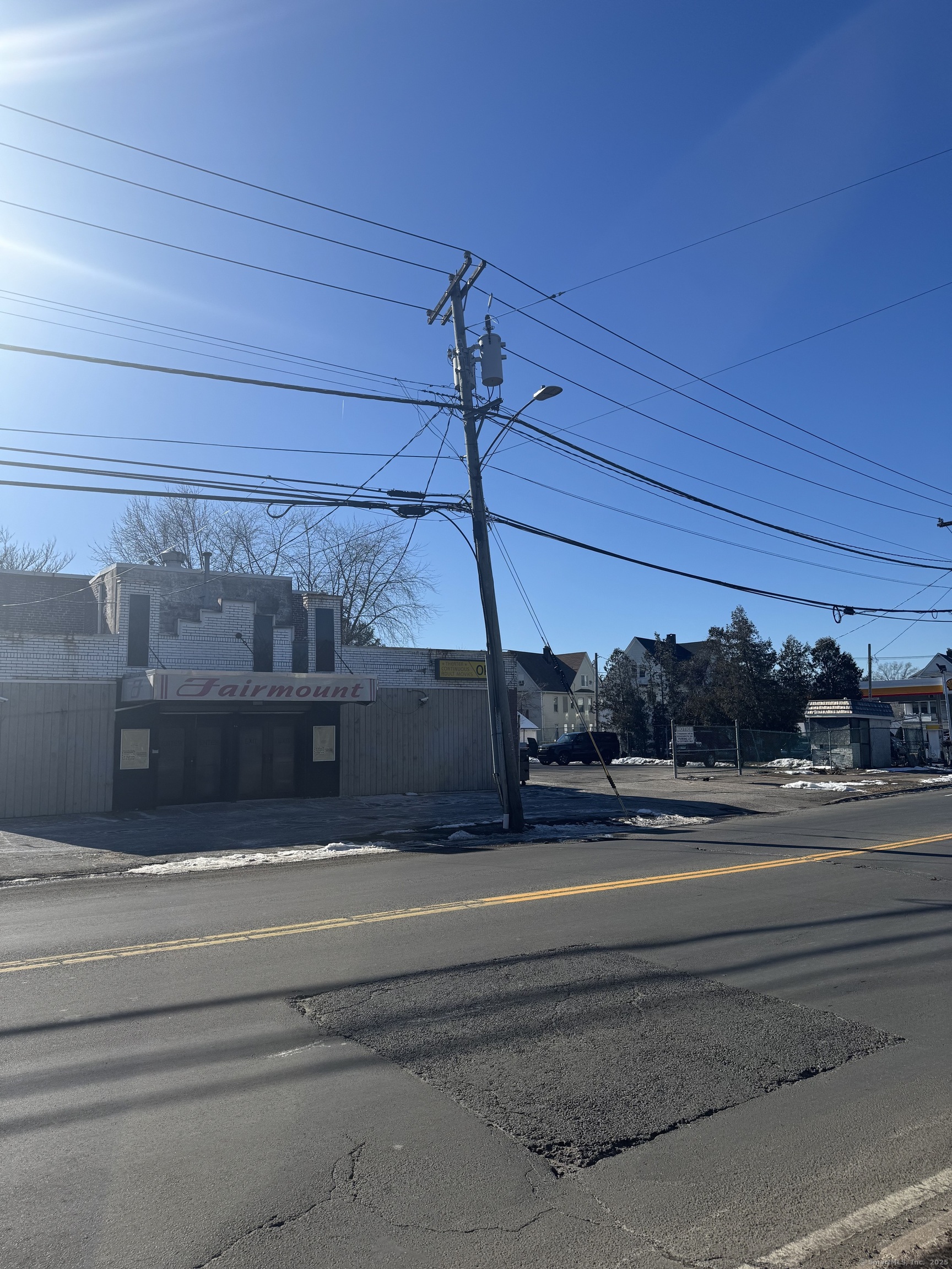 Perfectly placed for maximum exposure, it boasts seamless on/off access to I-95. This is a great investment opportunity in the city of New Haven. Don't wait and schedule your appointment.