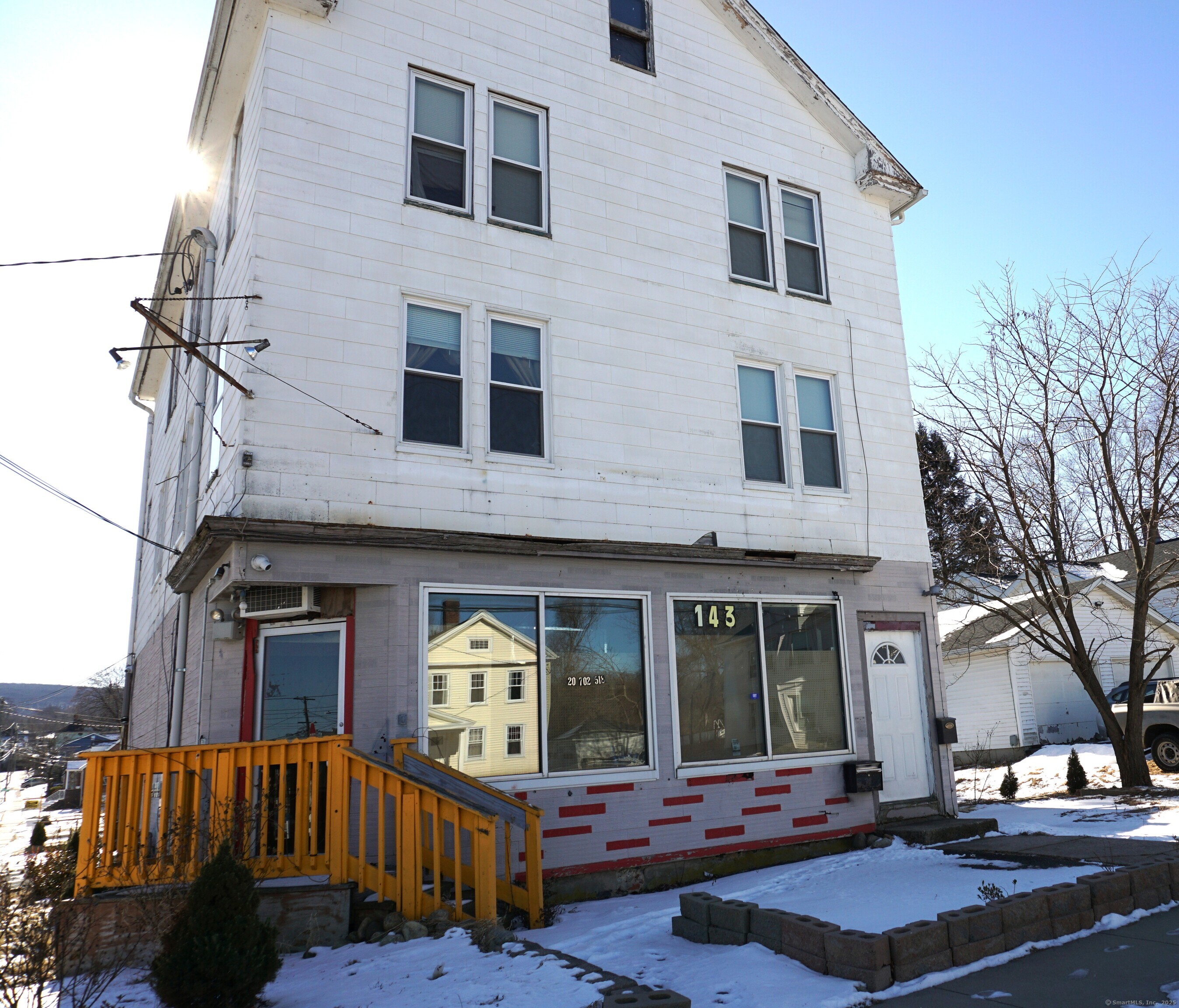 Ideal location, Per zoning a Deli is the only type of business permitted at this location. Plenty of parking spaces in back of the building. Some renovations needed