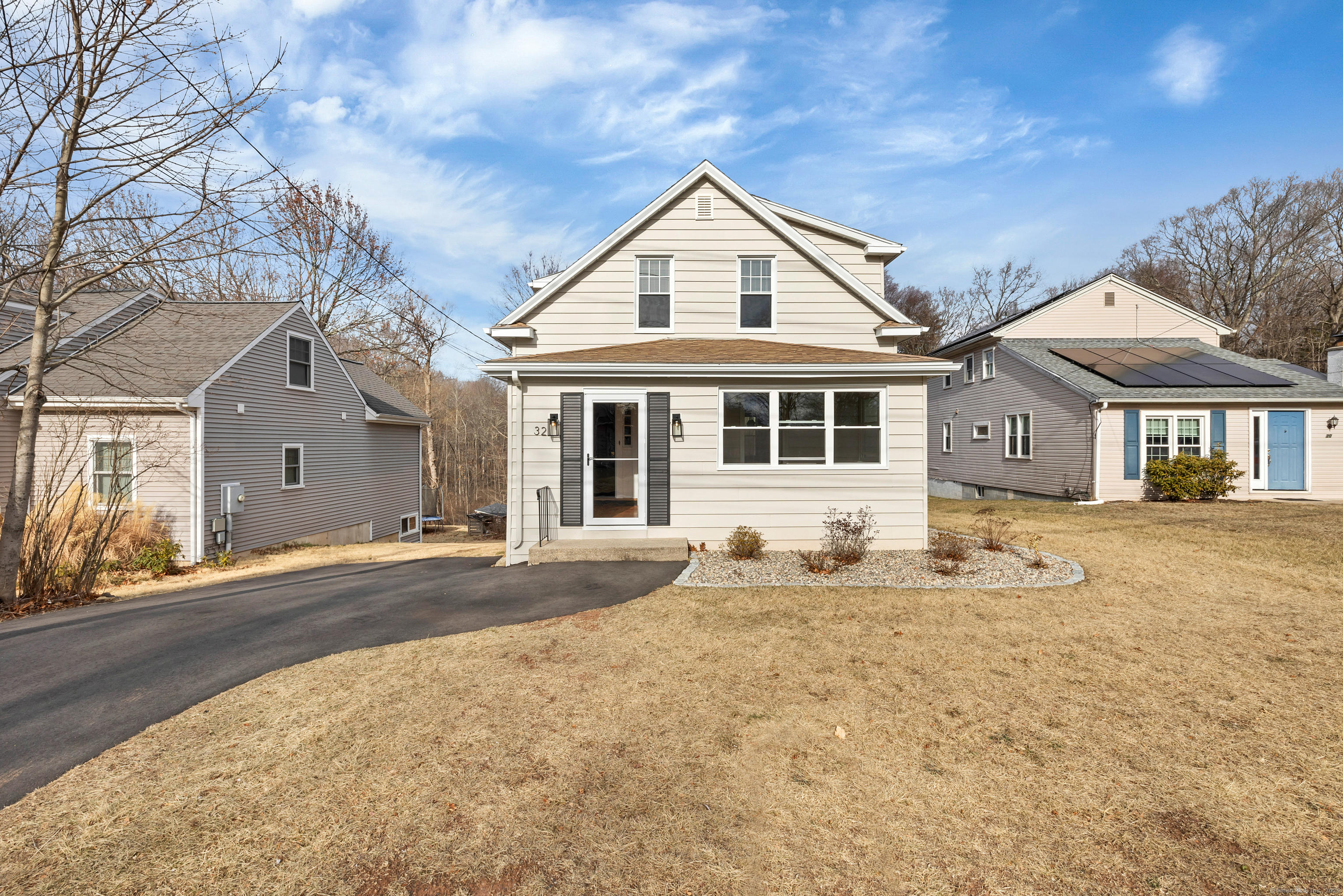 Welcome to 32 Oakland Ave, Farmington, CT! This renovated 3-bedroom, 1-bath home is move-in ready and perfectly located on the Farmington-West Hartford line, close to UConn Medical and I-84. Enjoy a modern kitchen with stainless steel appliances, quartz counters, and refinished hardwood floors throughout. New windows, heating, and central air provide year-round comfort. The beautifully landscaped yard features garden beds with Belgium block edging, and a new driveway adds curb appeal. Backing up to the reservoir, this home offers both tranquility and convenience. Don't miss out-schedule your showing today!