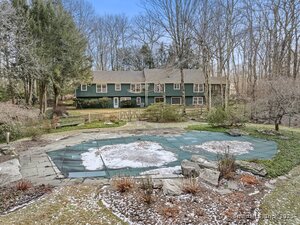 17 Stonehenge Road