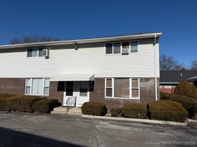 Beautiful condominium unit located in the Michael Richards Condominium Association. Unit is two floors. The association has an inground pool and off-street parking. Convenient location close to I-91 close to downtown New Haven. The washer/dryer and refrigerator belong to the tenant and are NOT included in the sale