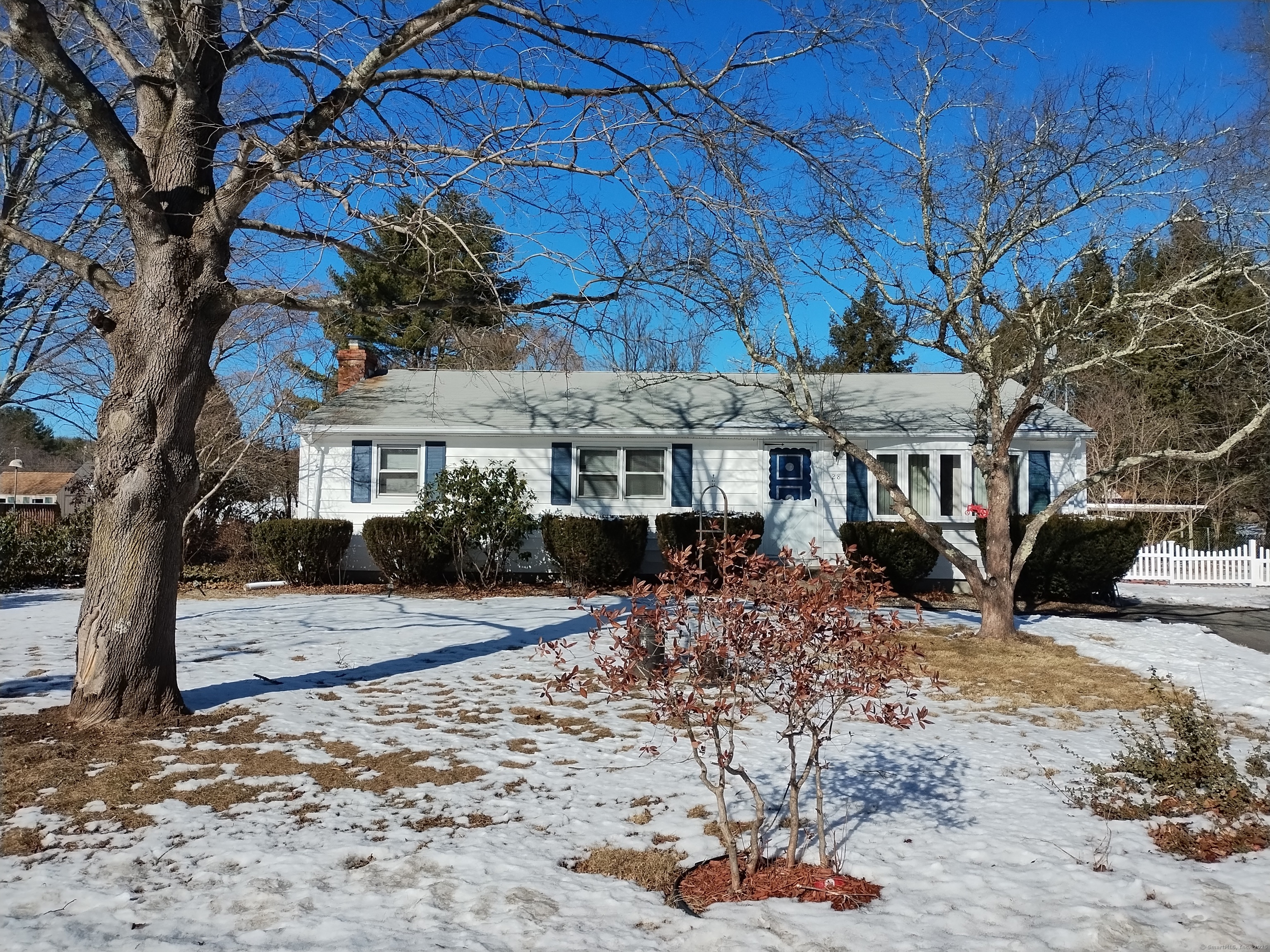 NICE, SINGLE LEVEL RANCH-STYLE HOME LOCATED IN RURAL SETTING. ENCLOSED REAR POCH, FENCED YARD AND PAVED DRIVE. MINI SPLITS RECENTLY INSTALLED AS WELL AS CARPETING AND PAINT. TENANT CAN USE EXISTING WASHER AND DRYER BUT WOULD NEED TO REPLACE IF THEY STOP OPERATING. CLOSE TO THE MASS BORDER AND CONVENIENT TO I-395.