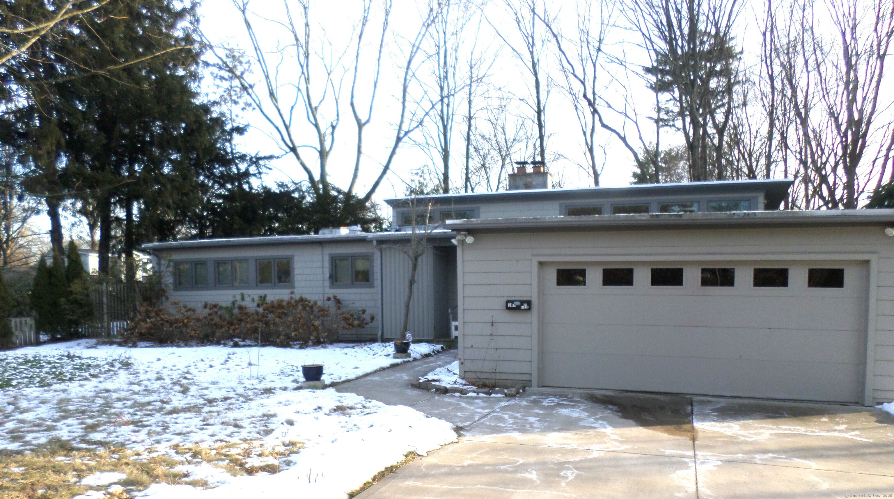 An exciting 1953 true mid-century modern one level home with just the right combination of warm wood and glass. Stone entrance foyer leads you into the spacious vaulted ceiling combination Living Room/Dining Room with fireplace and a two story west facing wall of glass that overlooks the NHCC Golf Course. Eat in equipped kitchen features a skylit eating area and with original Saint Charles cabinetry. There are three generous size bedrooms including a primary bedroom suite with an abundance of closet space and a private bath. First floor sun filled skylit den with access to one of the outside decks. In addition, there is a totally private study/office with built-ins and its' own entry. On the east side of the house there is a very spacious covered deck that overlooks the side yard. Newer Thermopane windows thru-out. Central air (replaced 2024). Generator too. In prime location minutes to town, highways and shopping.