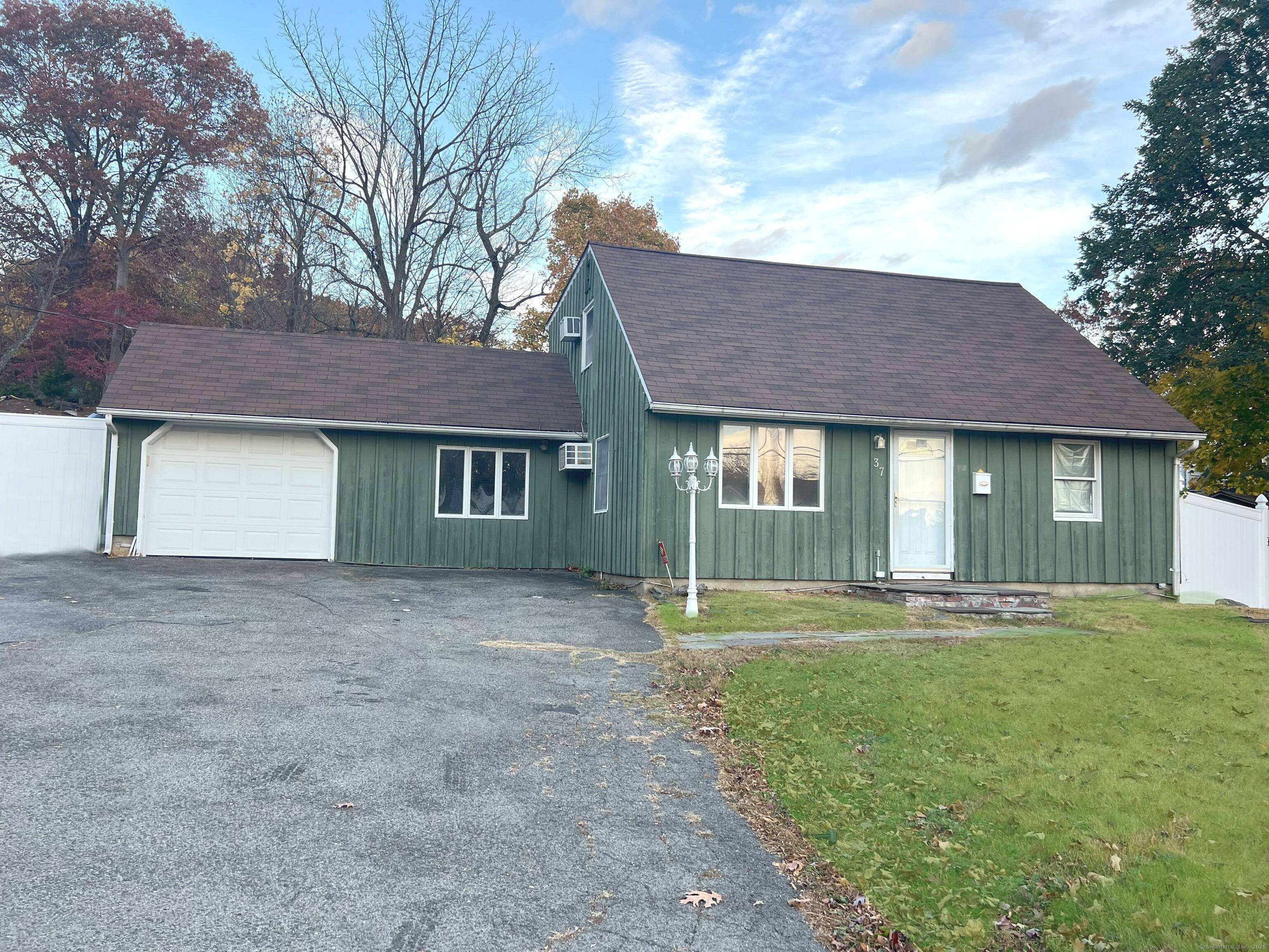 37 Old Barn Road South, Stamford, Connecticut photo 1