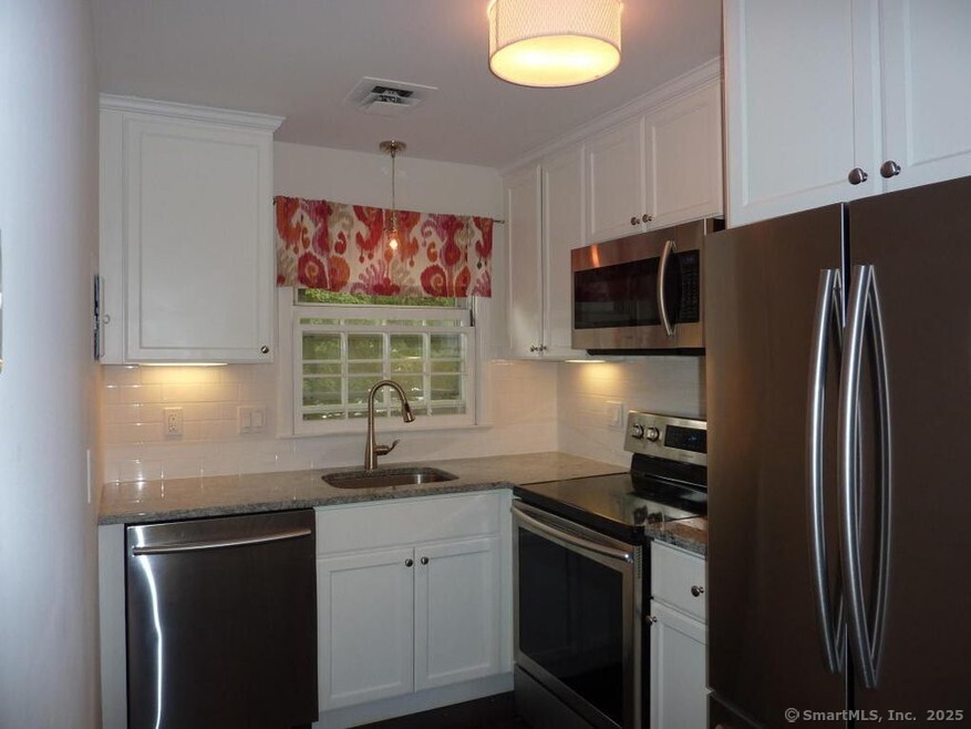 62 Heritage Hill Road, New Canaan, Connecticut photo 1