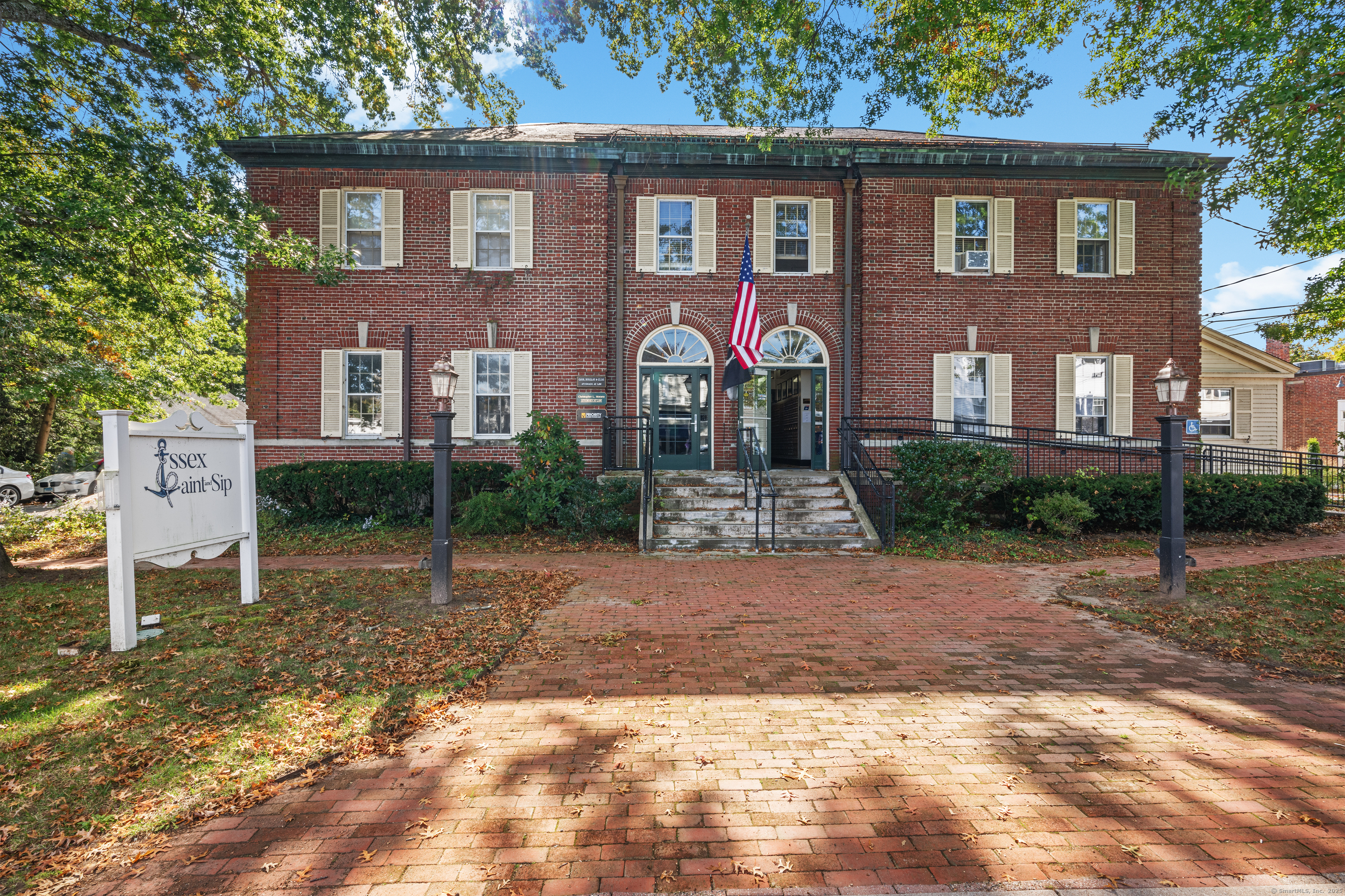 Essex Village - Post Office Building next to the Town Park and nestled amoung antique homes, boutiques, shops, galleries and restaurants. Excellent visibility, signage and both on and off street parking. Tenant pays electricity. Lease price includes heat, hot water A/C, CAM, snow, and RE taxes.