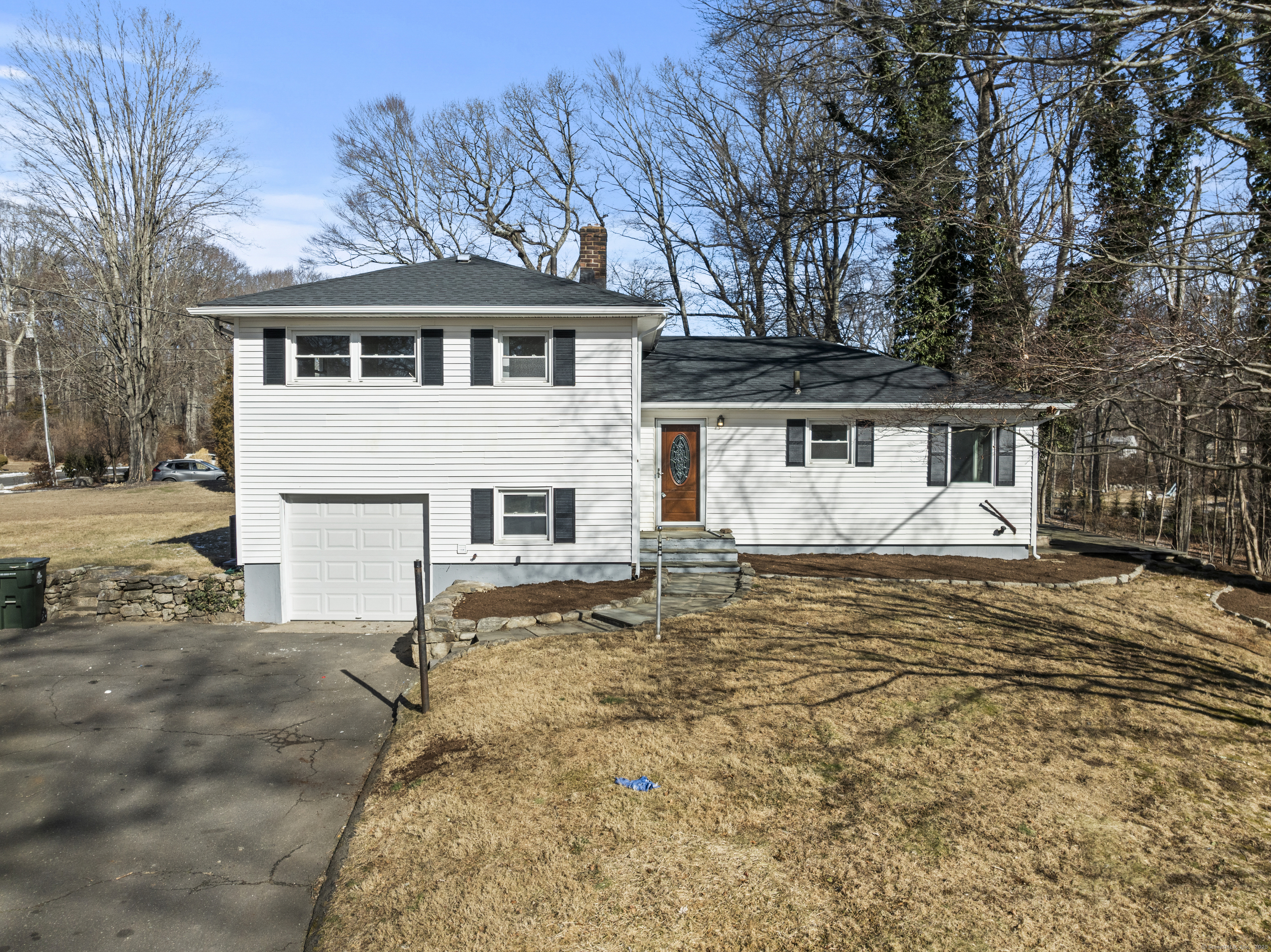 1 Wakerobin Road, Norwalk, Connecticut photo 1