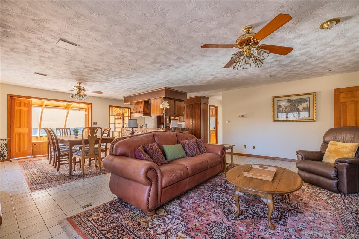 27 Newgate, Oxford, Connecticut 06478