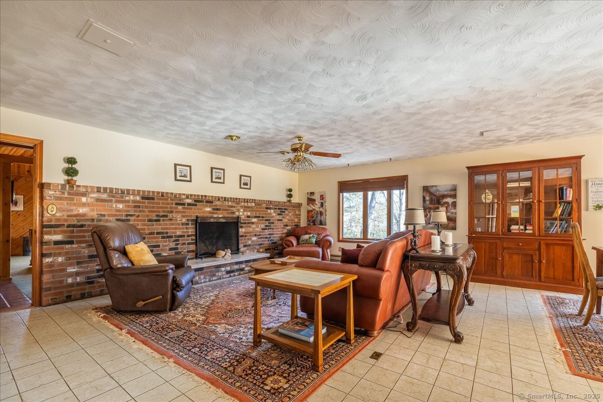 27 Newgate, Oxford, Connecticut 06478