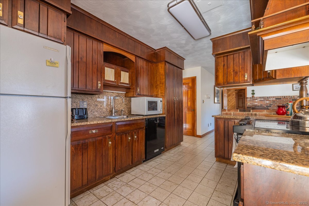 27 Newgate, Oxford, Connecticut 06478