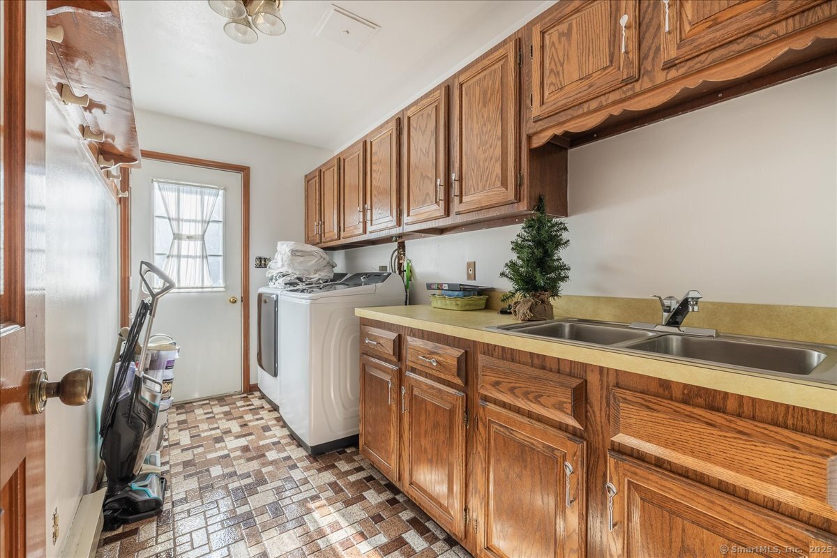27 Newgate, Oxford, Connecticut 06478