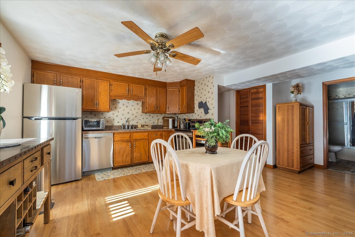 27 Newgate, Oxford, Connecticut 06478