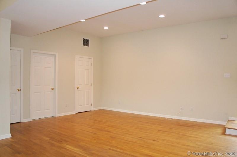 32 Oakwood Avenue, Norwalk, Connecticut photo 1