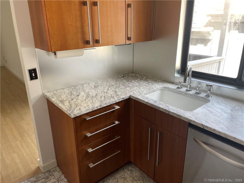 23 Rowayton Woods Drive, Norwalk, Connecticut photo 1