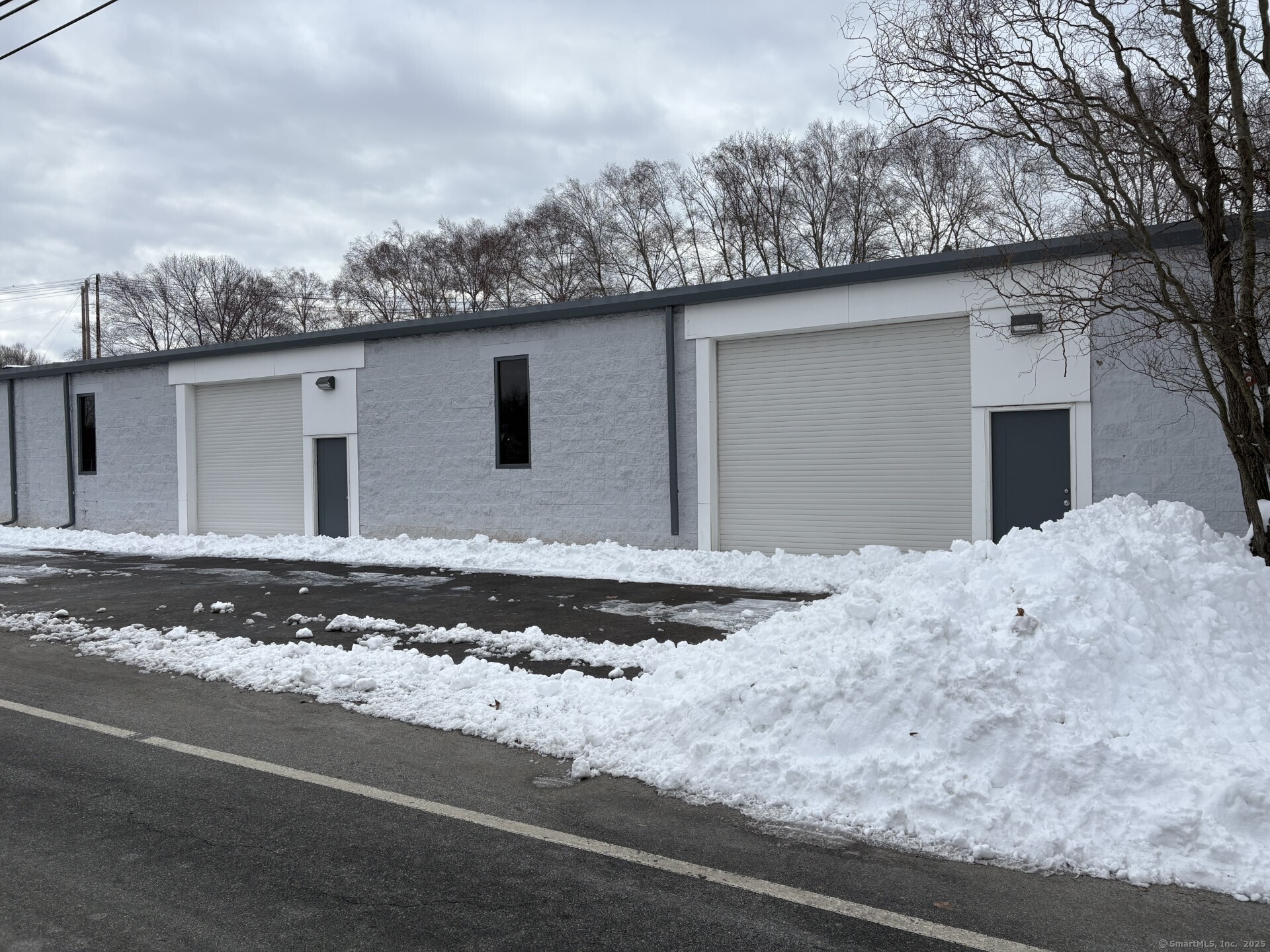 7, 644sf of Industrial space just off Exit 67 (I-95) For Lease @ $5, 733/mo plus utilities. Located at corner of Research Parkway and Elm St. Possible sub-division. 100 amp / 3Phase power. Steel & Masonry construction. Two 12' overhead doors. Is Public water; Septic, and Propane w/ forced Air, Central A/C, wet sprinklered.  PERMITTED USES: R&D, Manufacturing, Office, Gym, Med clinic, Warehouse, Wholesale, Printing, Machine or Contract's shop...