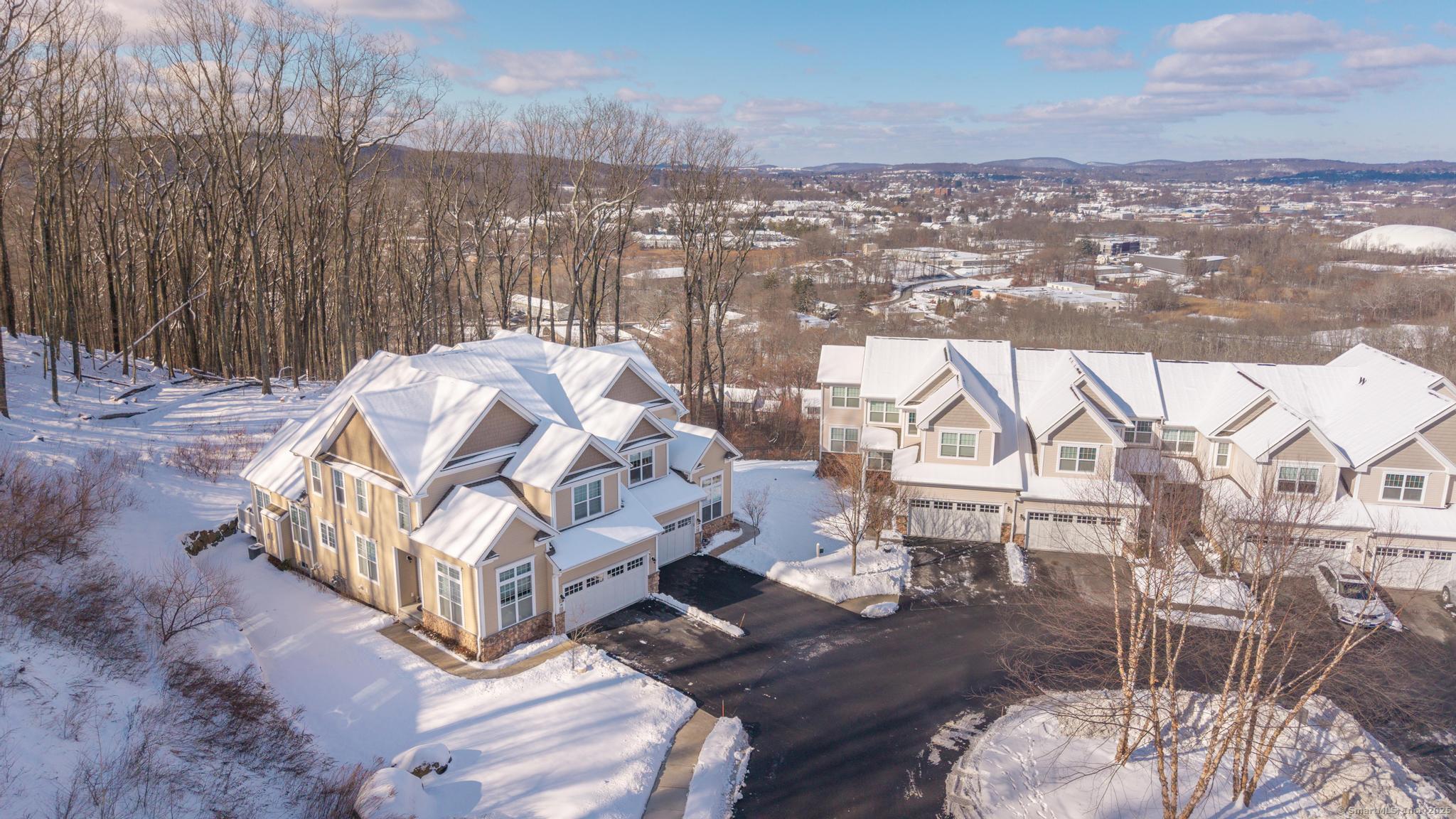 35 Hunting Ridge, Bethel, Connecticut 06801