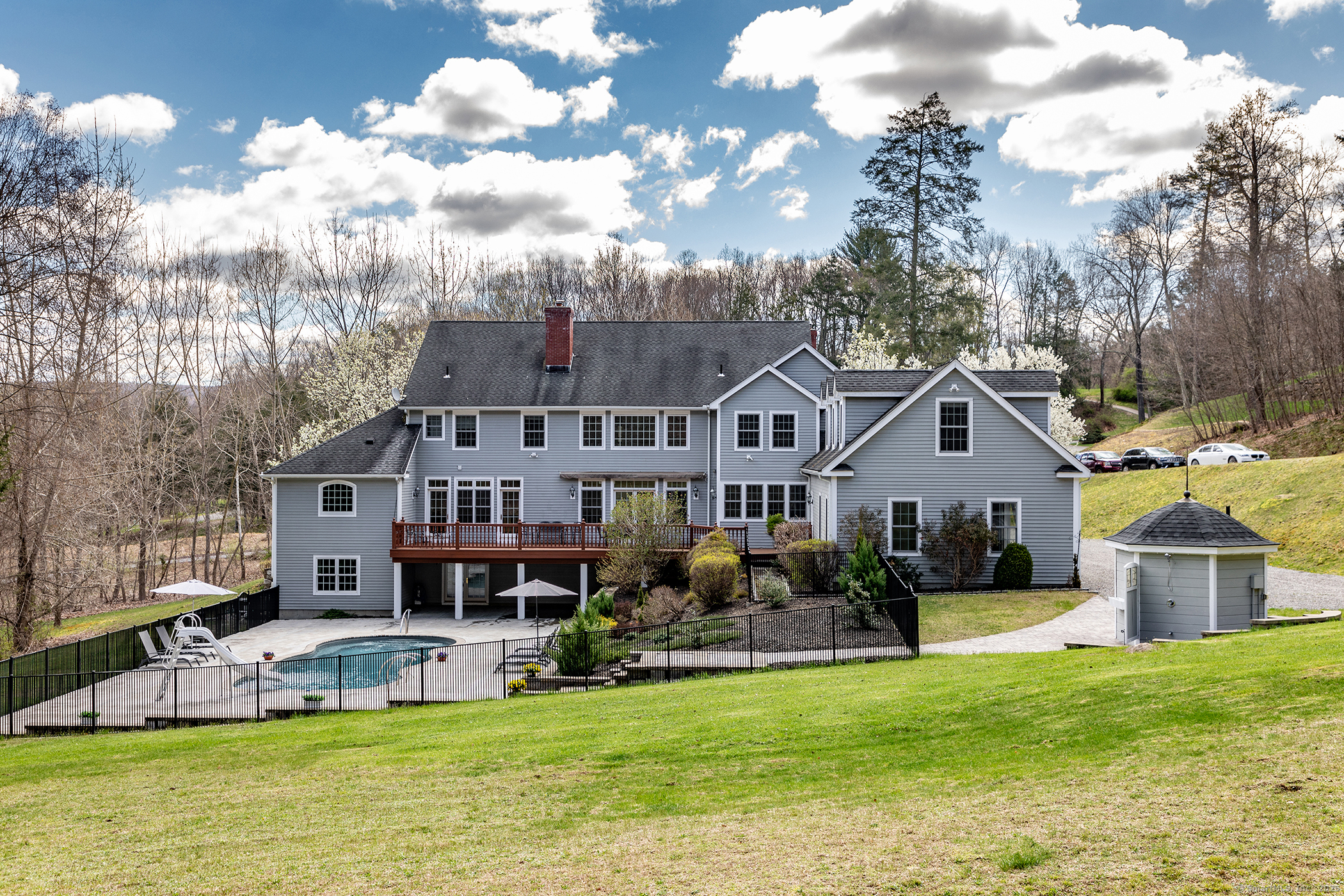 8 River Oaks, Sherman, Connecticut 06784