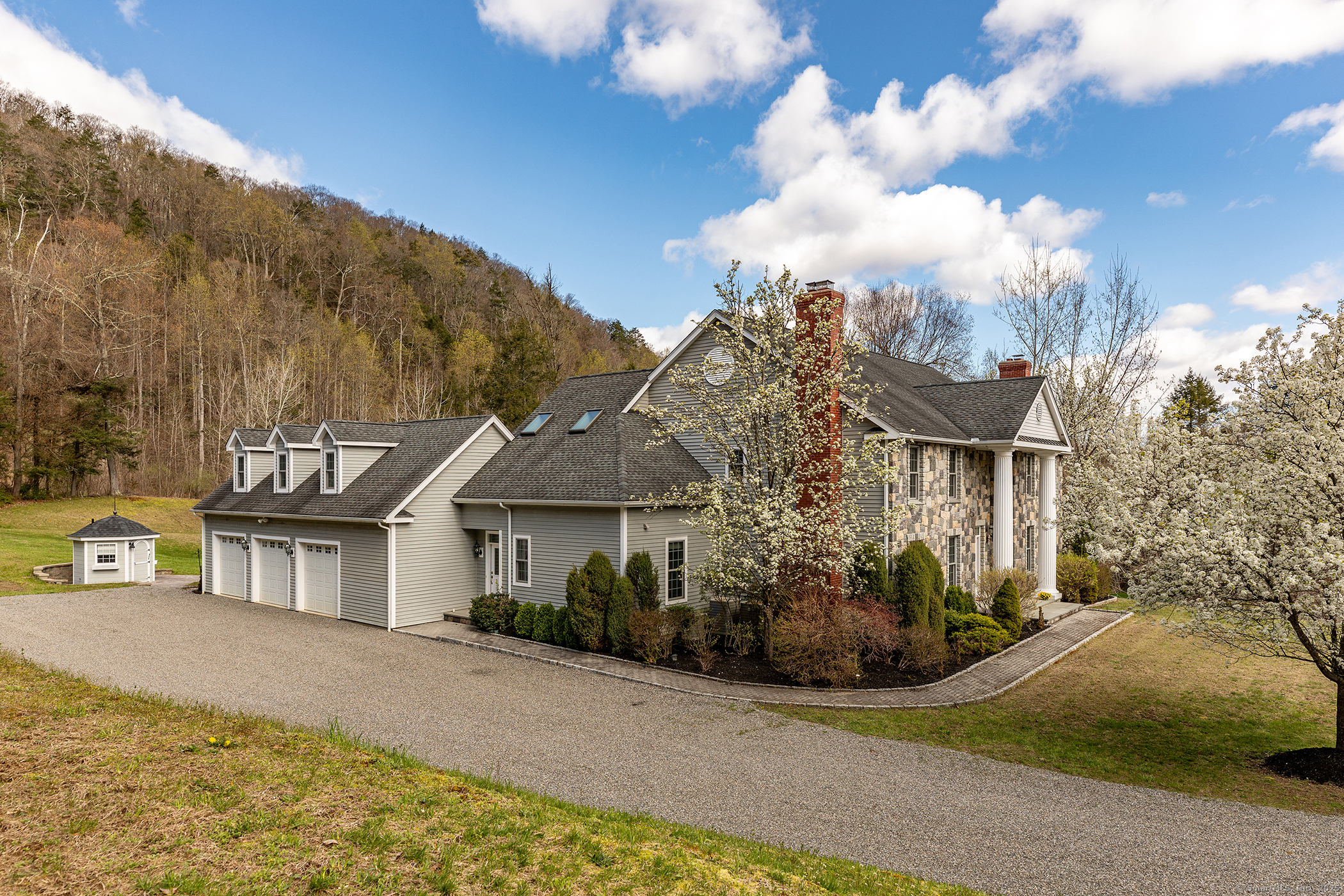 8 River Oaks, Sherman, Connecticut 06784