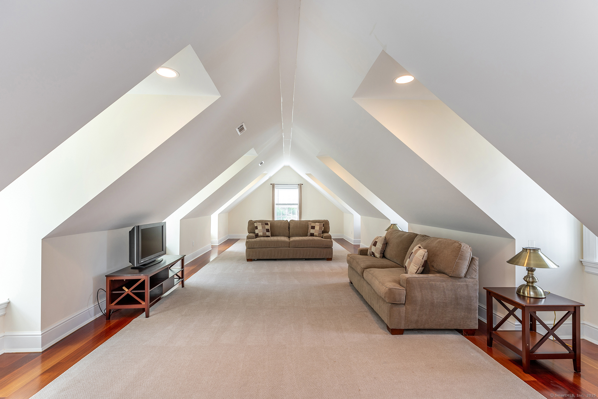 8 River Oaks, Sherman, Connecticut 06784