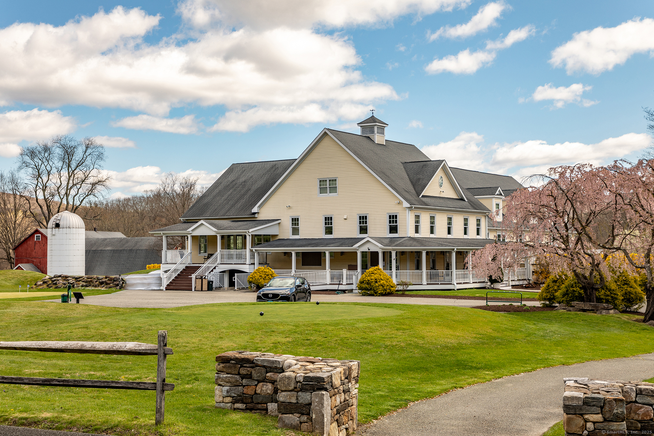 8 River Oaks, Sherman, Connecticut 06784