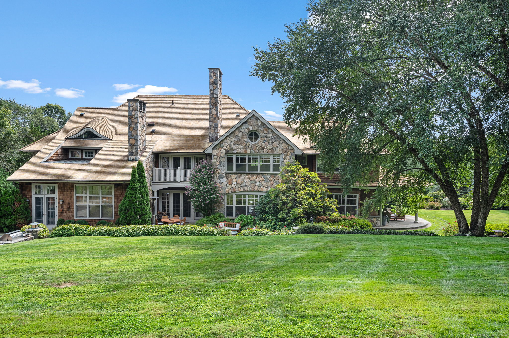 65 Hunting Ridge, Greenwich, Connecticut 06831