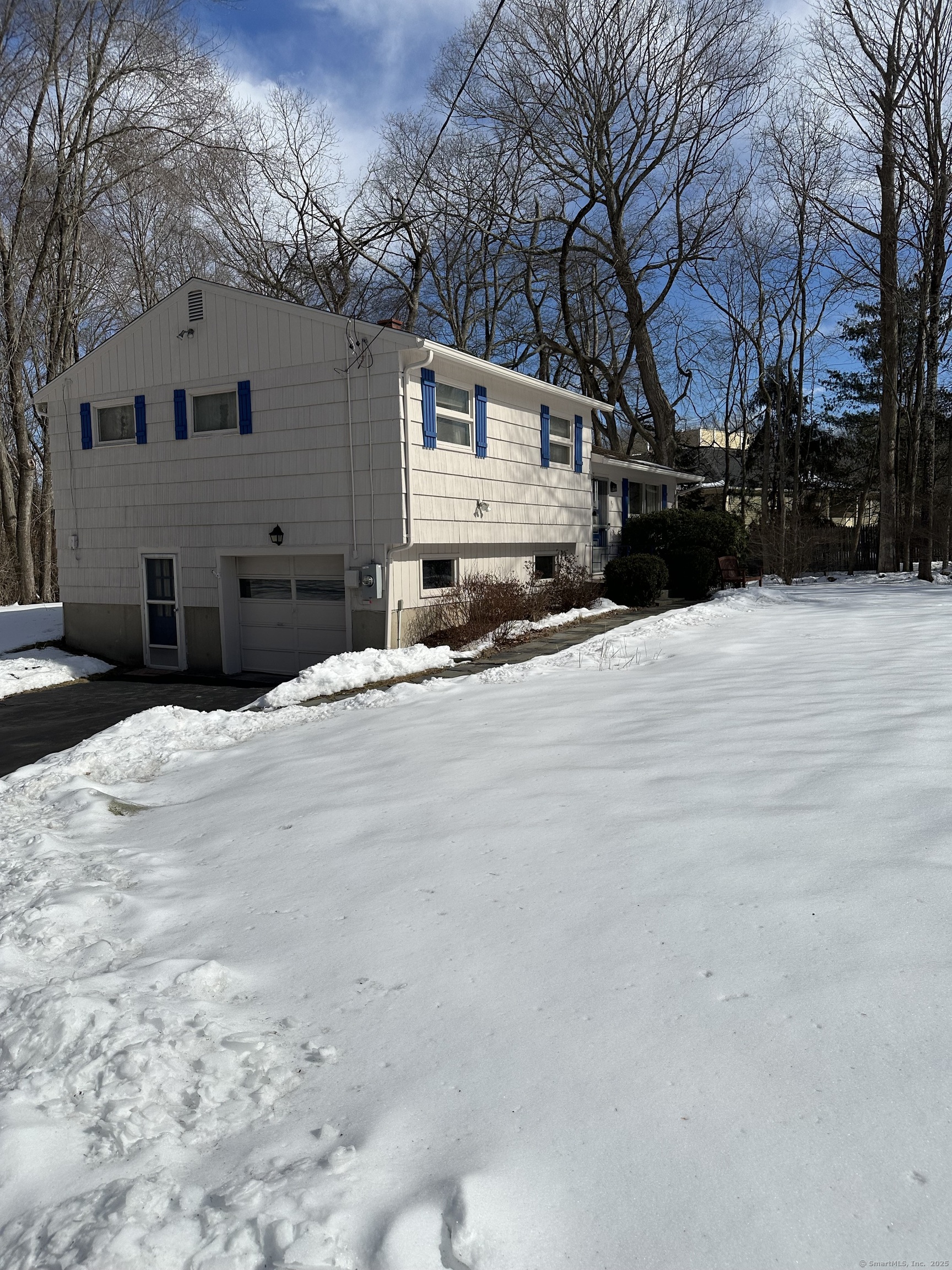 97 Oak Wood, Monroe, Connecticut 06468