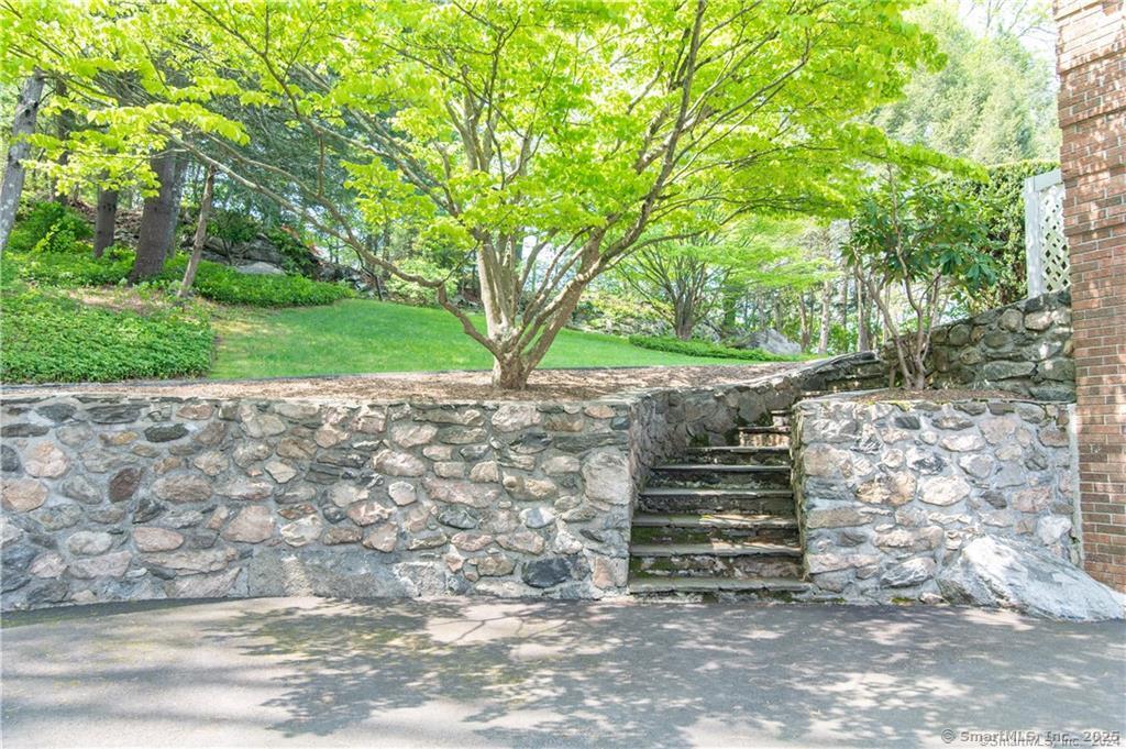 22 Hidden Brook, Brookfield, Connecticut 06804