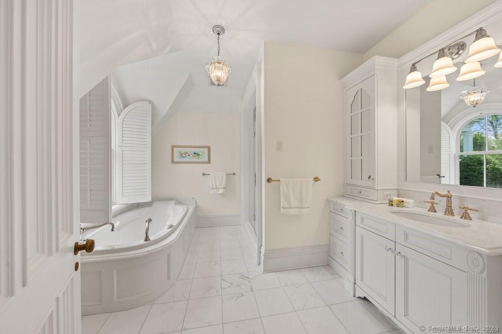 262 Brushy Ridge, New Canaan, Connecticut 06840