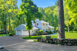 17 Fresh Meadow Road